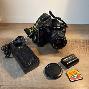 Nikon Black D70 DSLR Camera with Lens, Battery,1GB Flash Drive, Charger & Strap